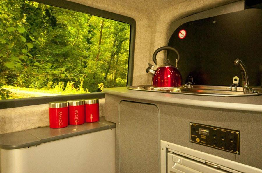  Volkswagen Transporter Doubleback Conversion Camper 2012 года  (фото 3 из 12)